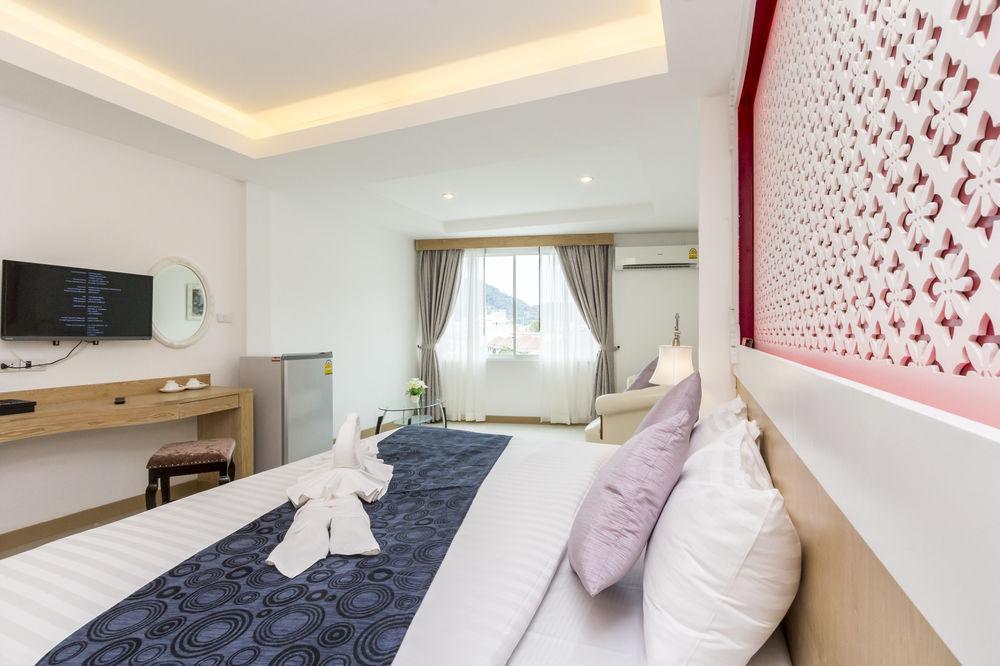 Triple Three Patong Hotel Luaran gambar