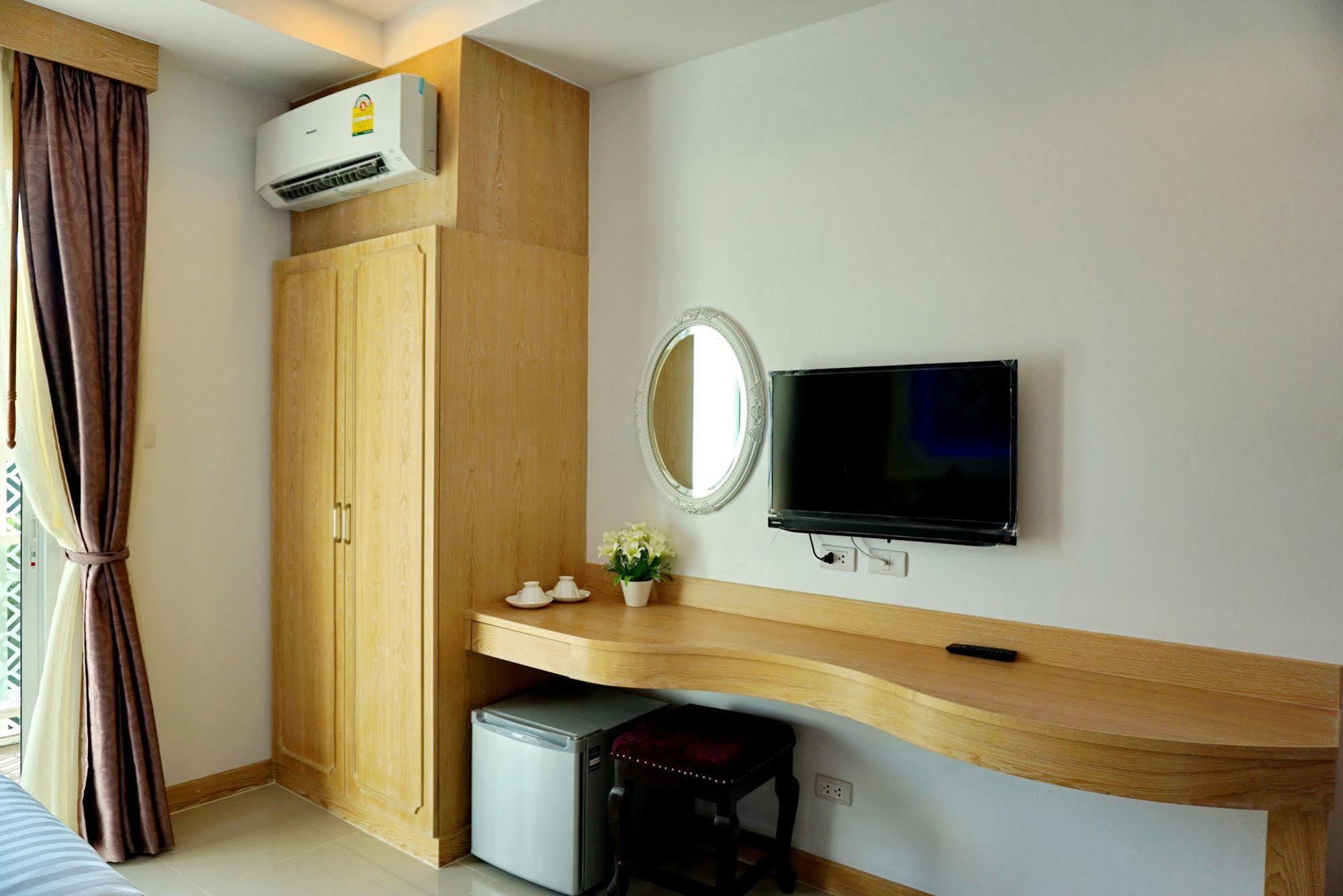 Triple Three Patong Hotel Luaran gambar