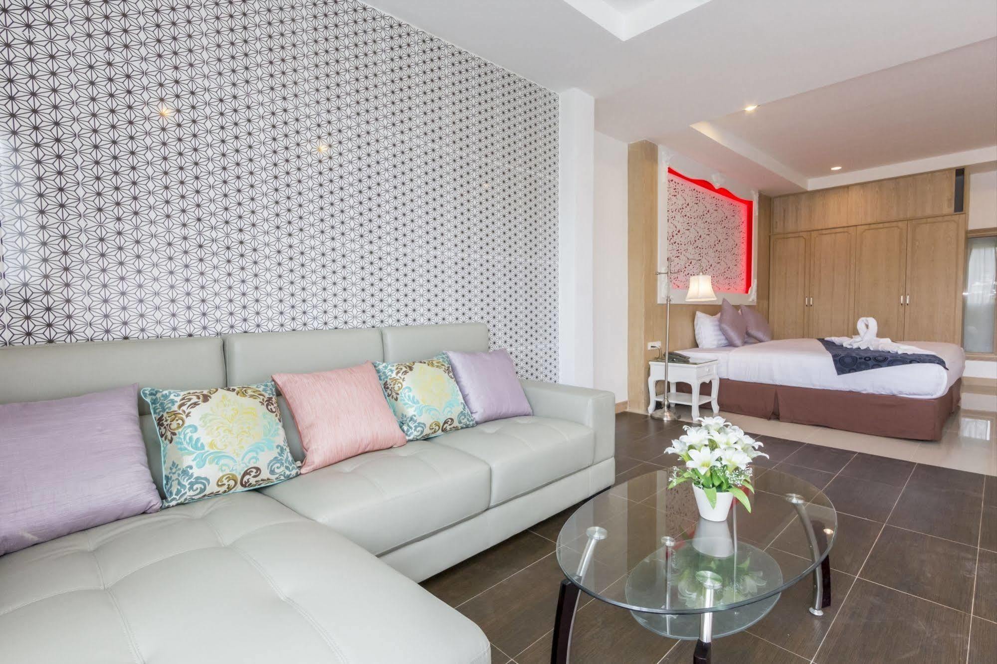 Triple Three Patong Hotel Luaran gambar